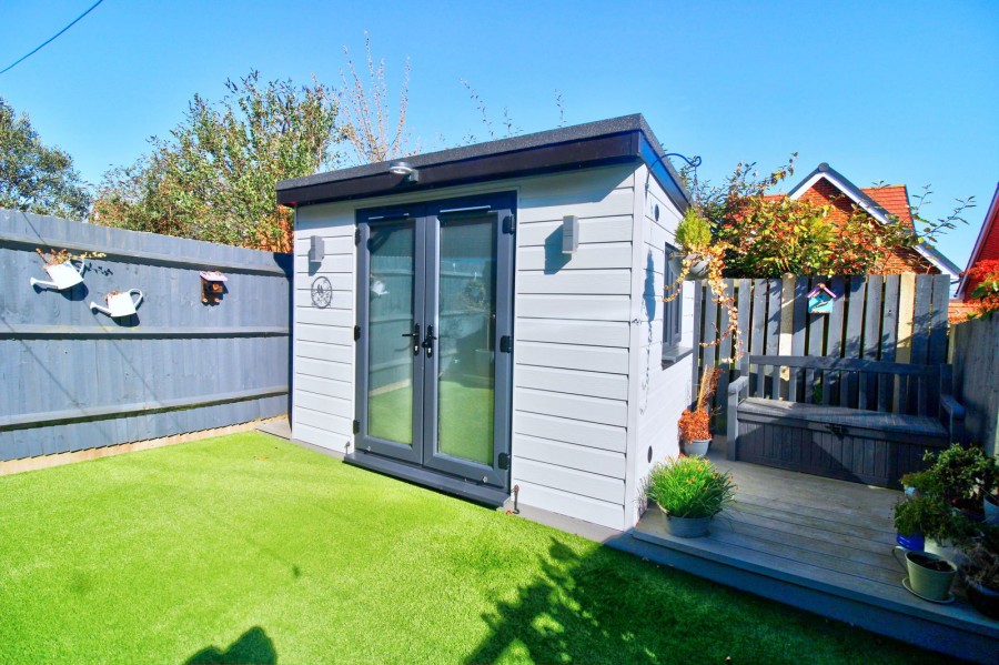 Images for Meadowsweet Lane, Stone Cross, Pevensey, BN24 5GB